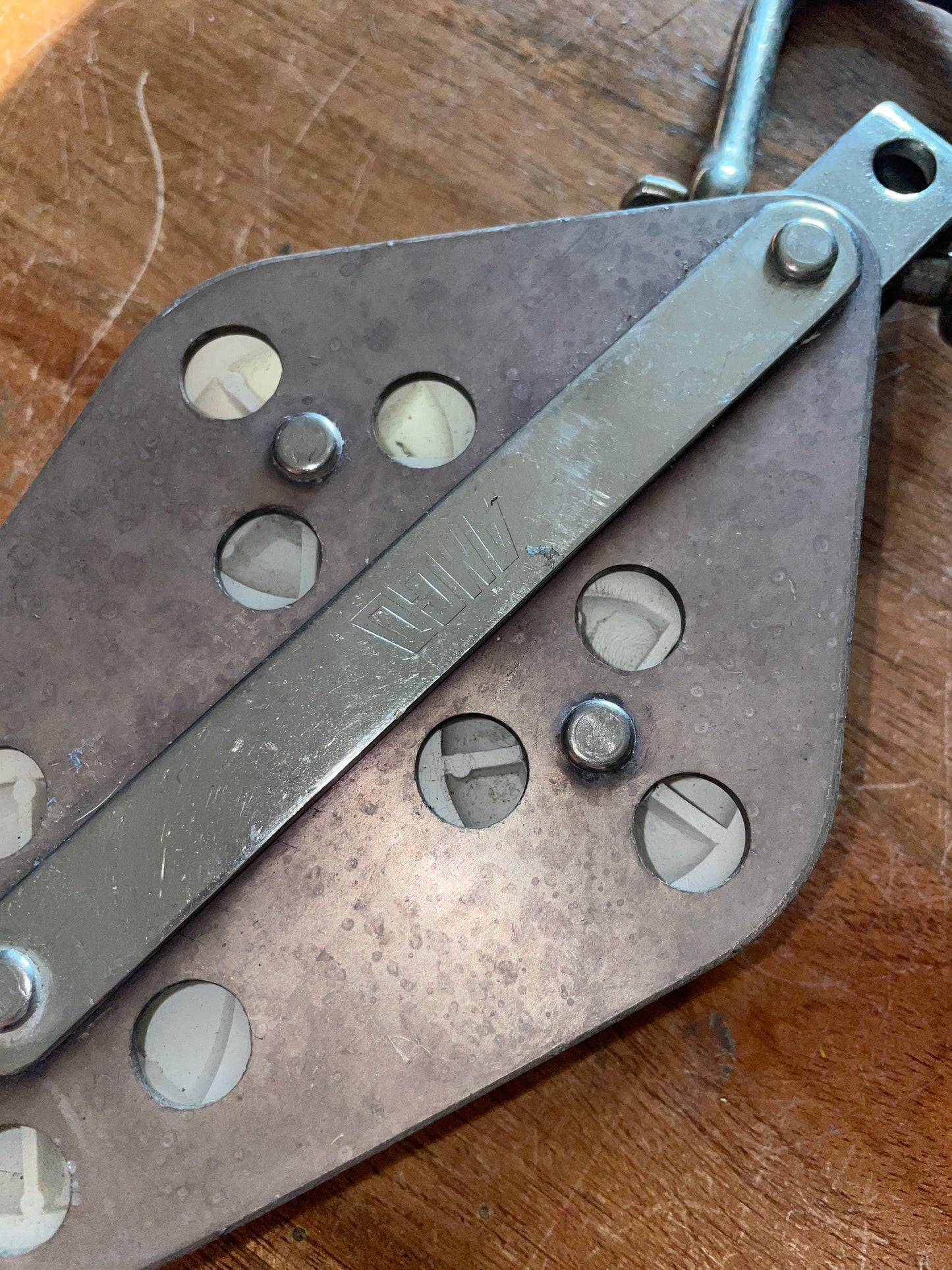 AMCO Triple Fiddle Block With Shackle - 1/2” Line