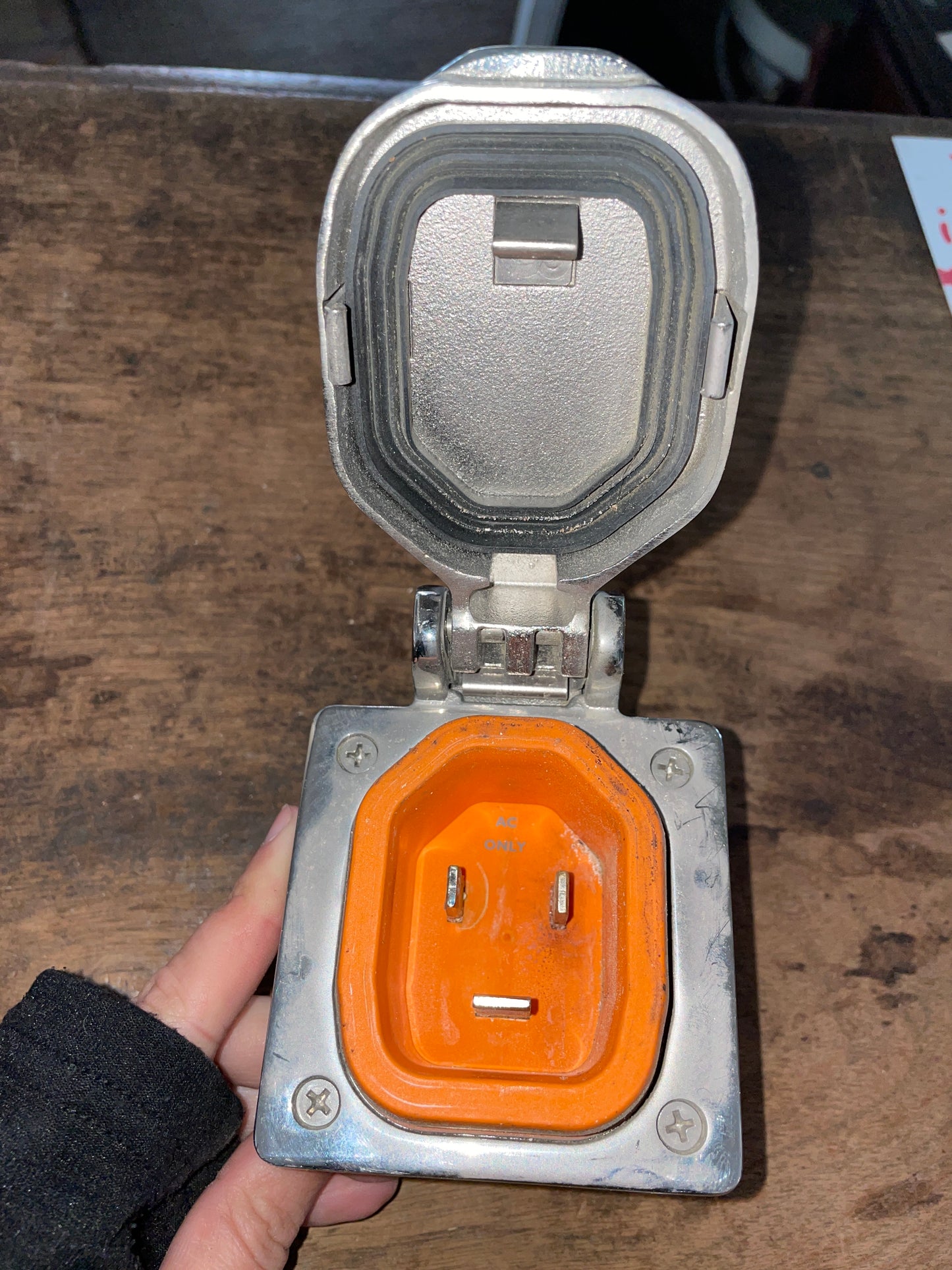 Smart Plug Marine 30A 125V Power Outlet