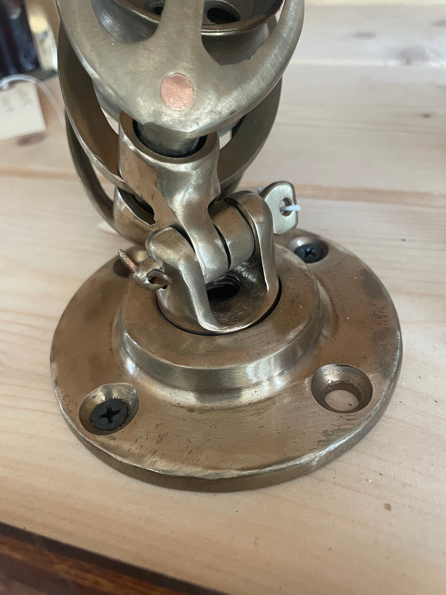 base of double sheaved swivel deck block