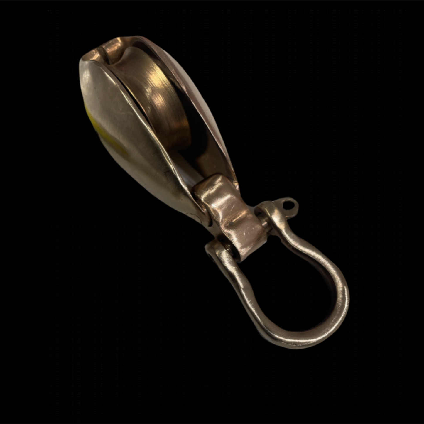 close up block with bow shackle