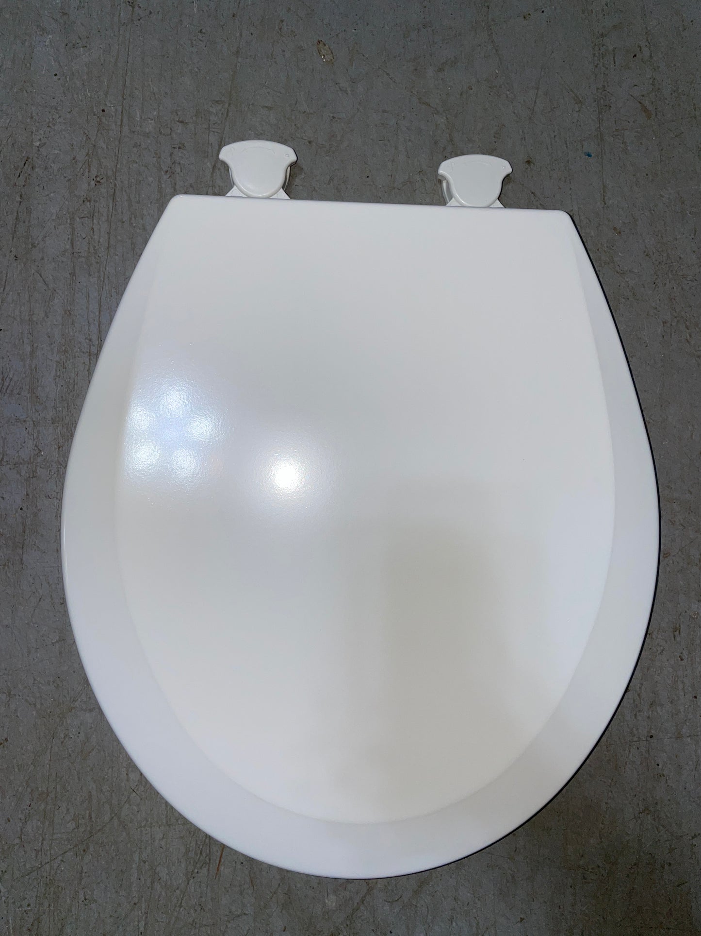 closed lid Bemis Round Toilet Seat/Lid