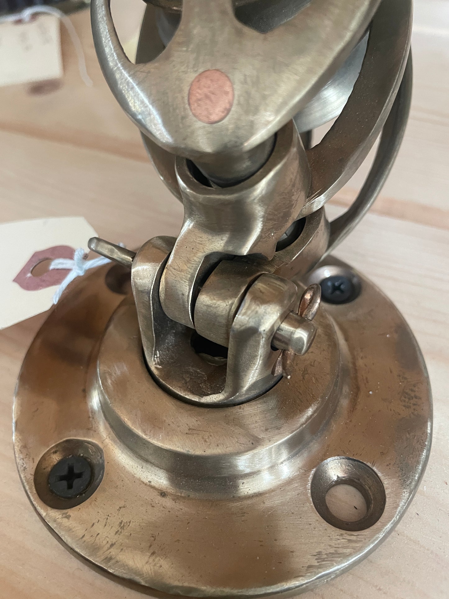 closer up base of double sheaved swivel deck block