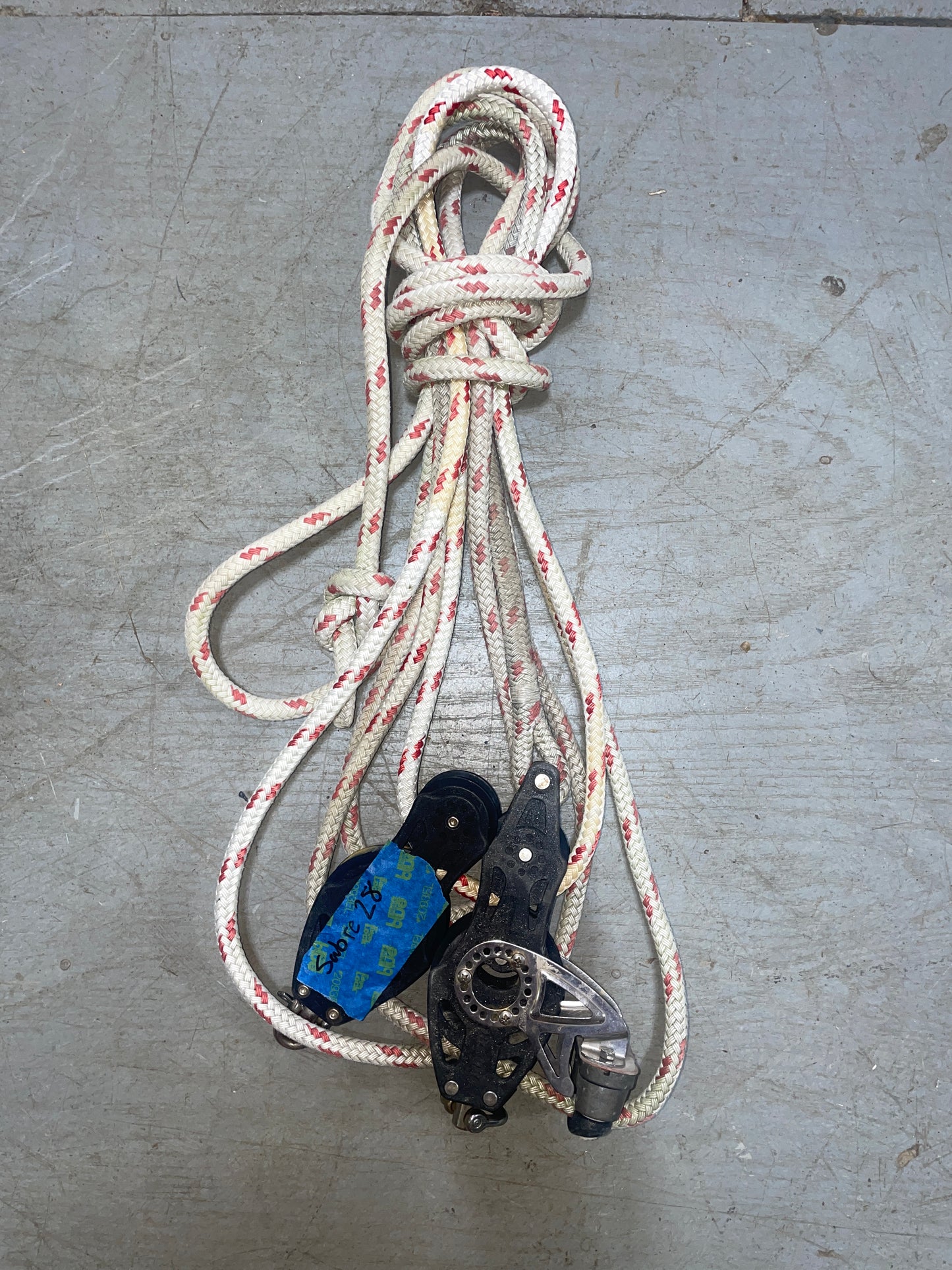 Rope with pulley system on a gray surface