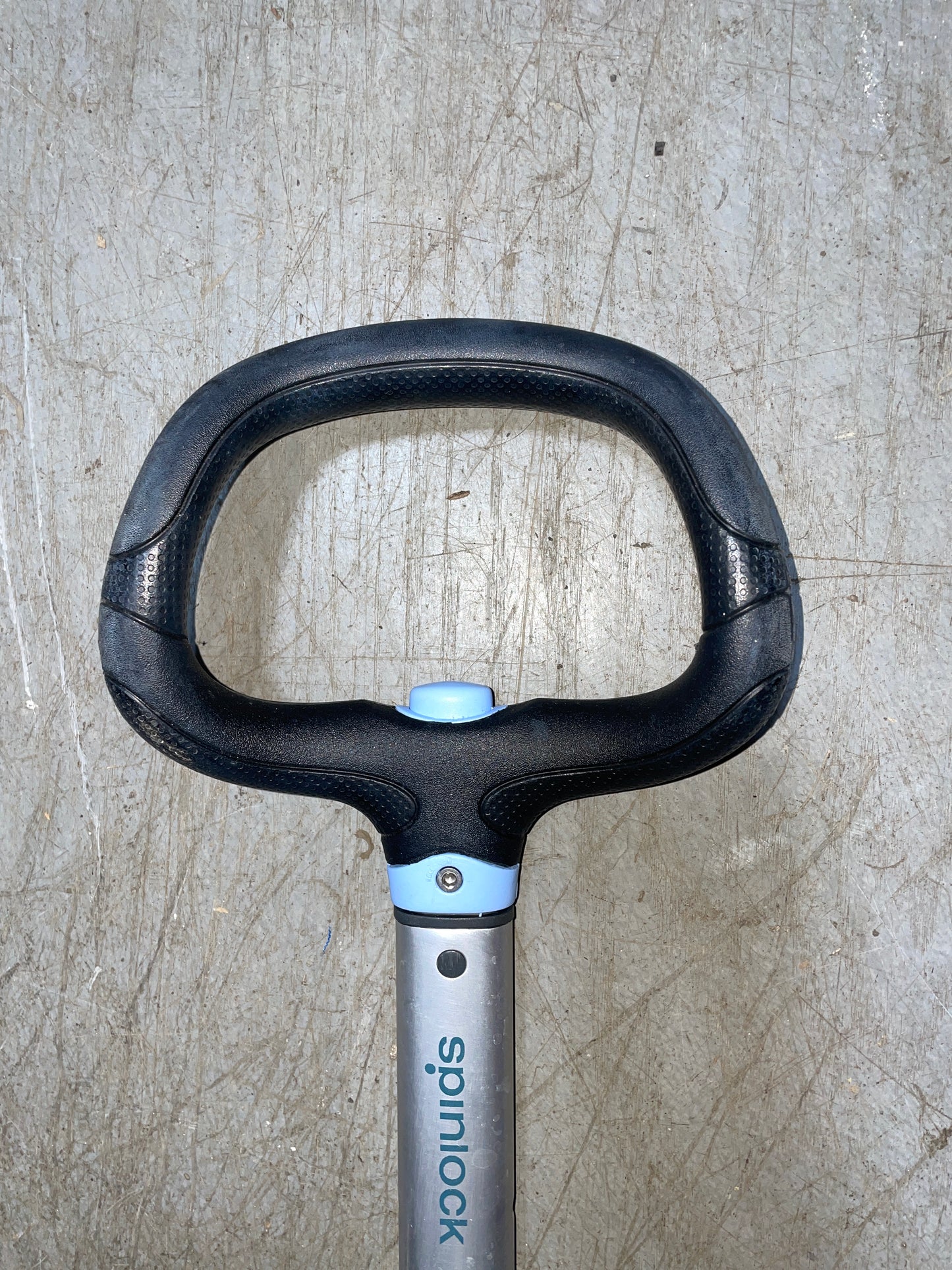 Black handle with 'spinlock' branding on a textured surface