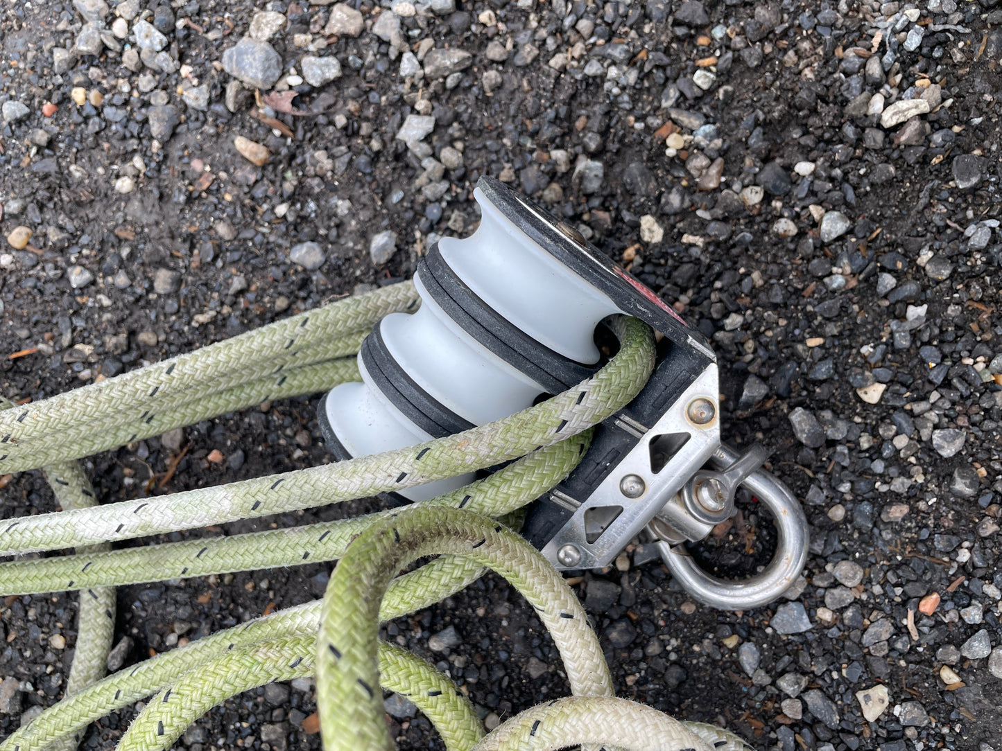 Rope with a metal pulley system on a gravel surface