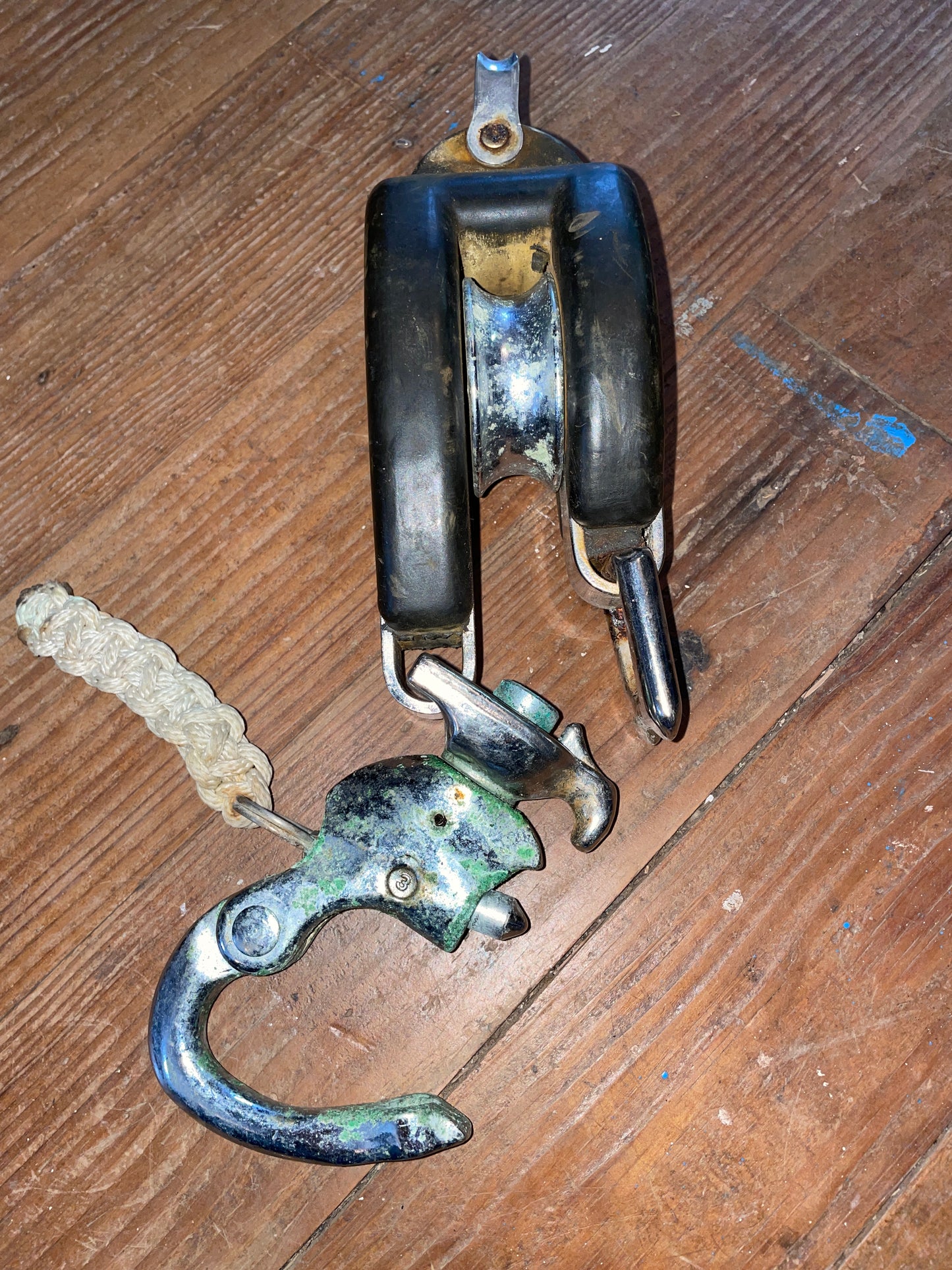 Large Snatch Block With Merriman Shackle 2 5/8” Sheave- 5/8” Line