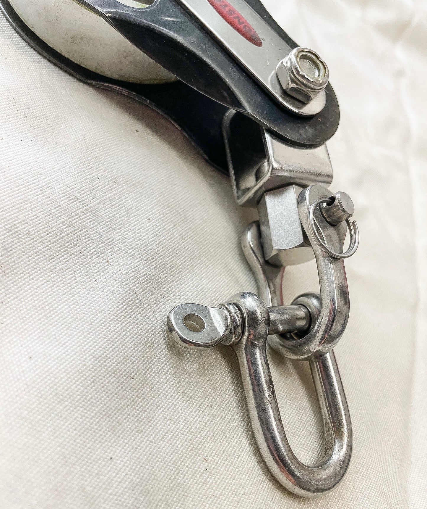 Ronstan Swivel Single Block With Beckett -3” Sheave (3/4” Line)