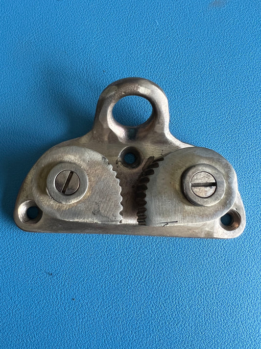 Bronze Cam Cleat 3/8" Line Oval Base