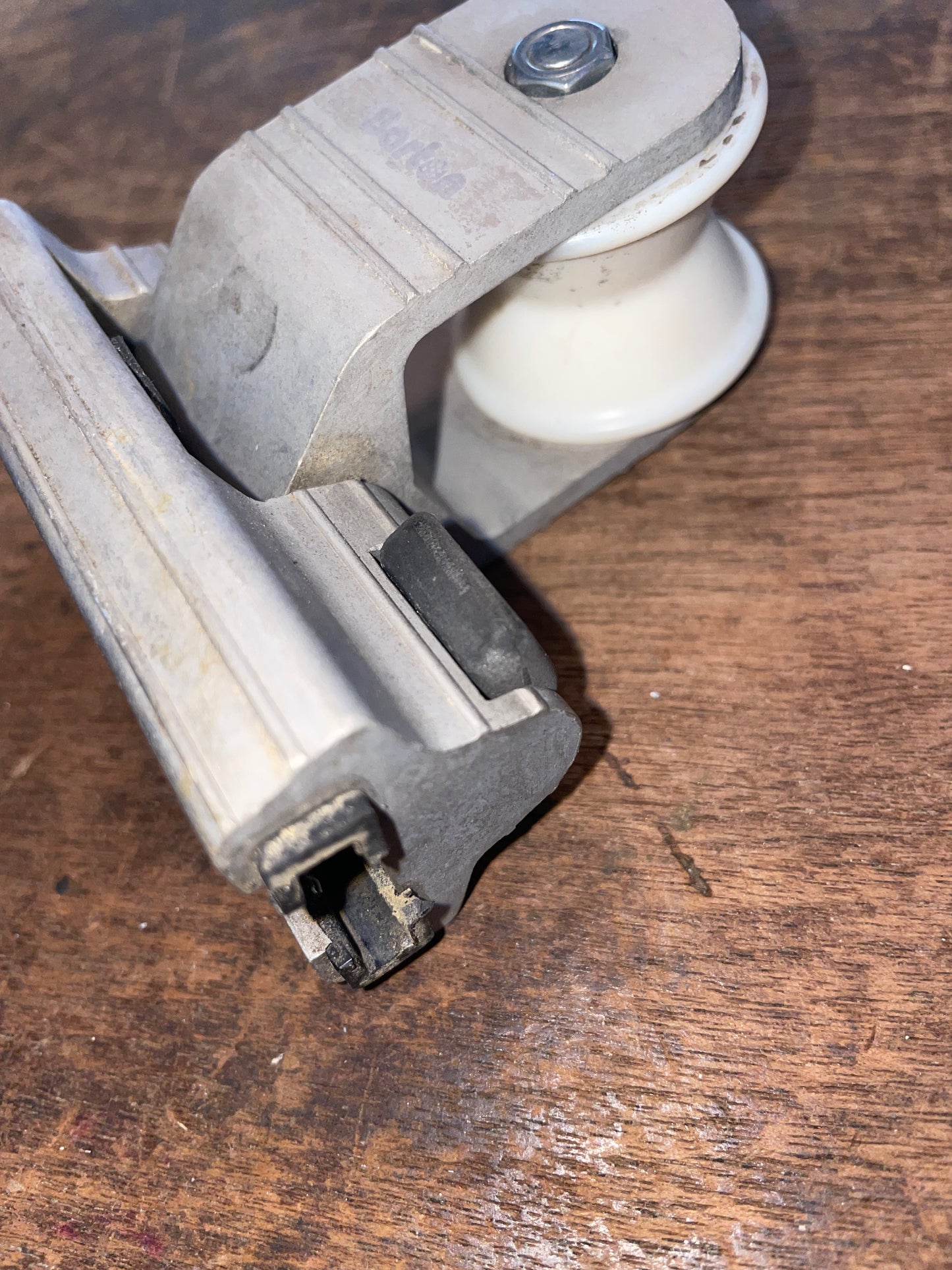 Barton 1” Track Aluminum Pull Top Sheet Block