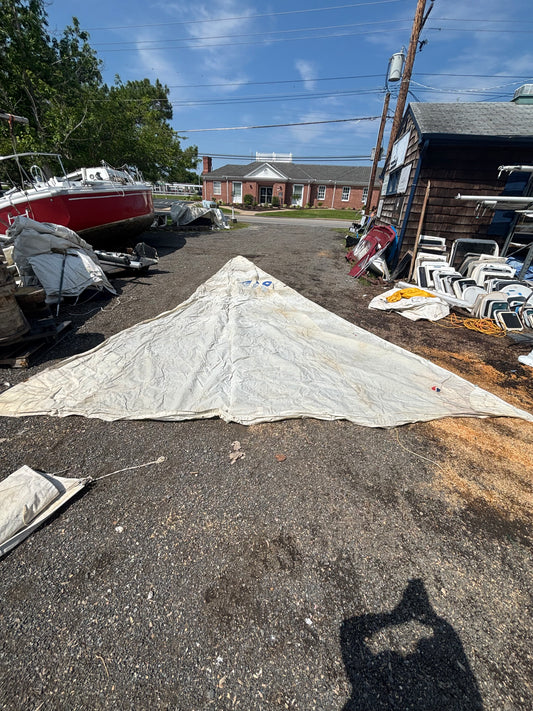 27’8” x 26’7” x 16’6” Sail