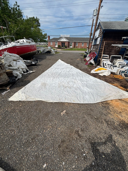 Ericson 25 Sail - 28’2” x 29’2” x 16’