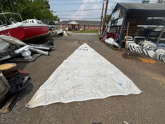 23’5” x 24’10” x 9’3” Sail