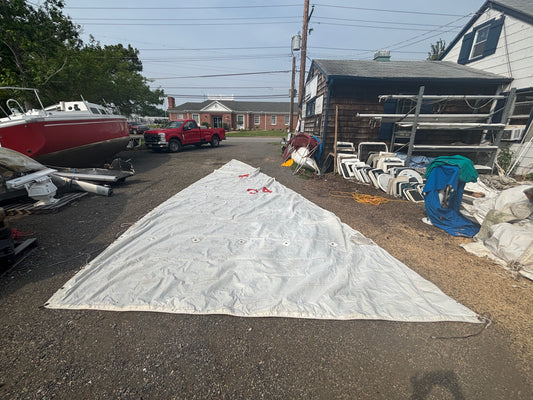 30’ Main Sail — 32’ x 29’7” x 12’2”