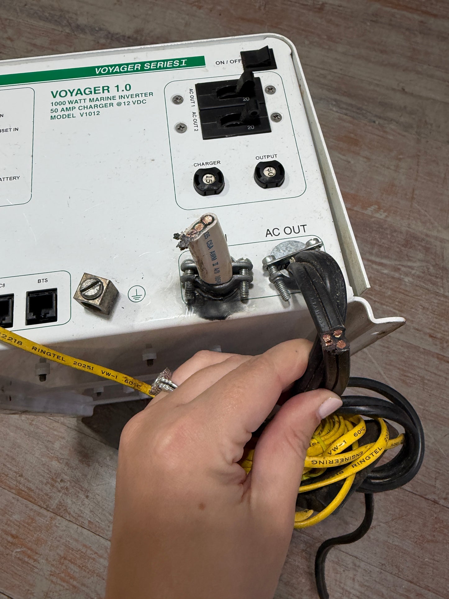 Voyager Marine Inverter/Charger Series I : MODEL V1012