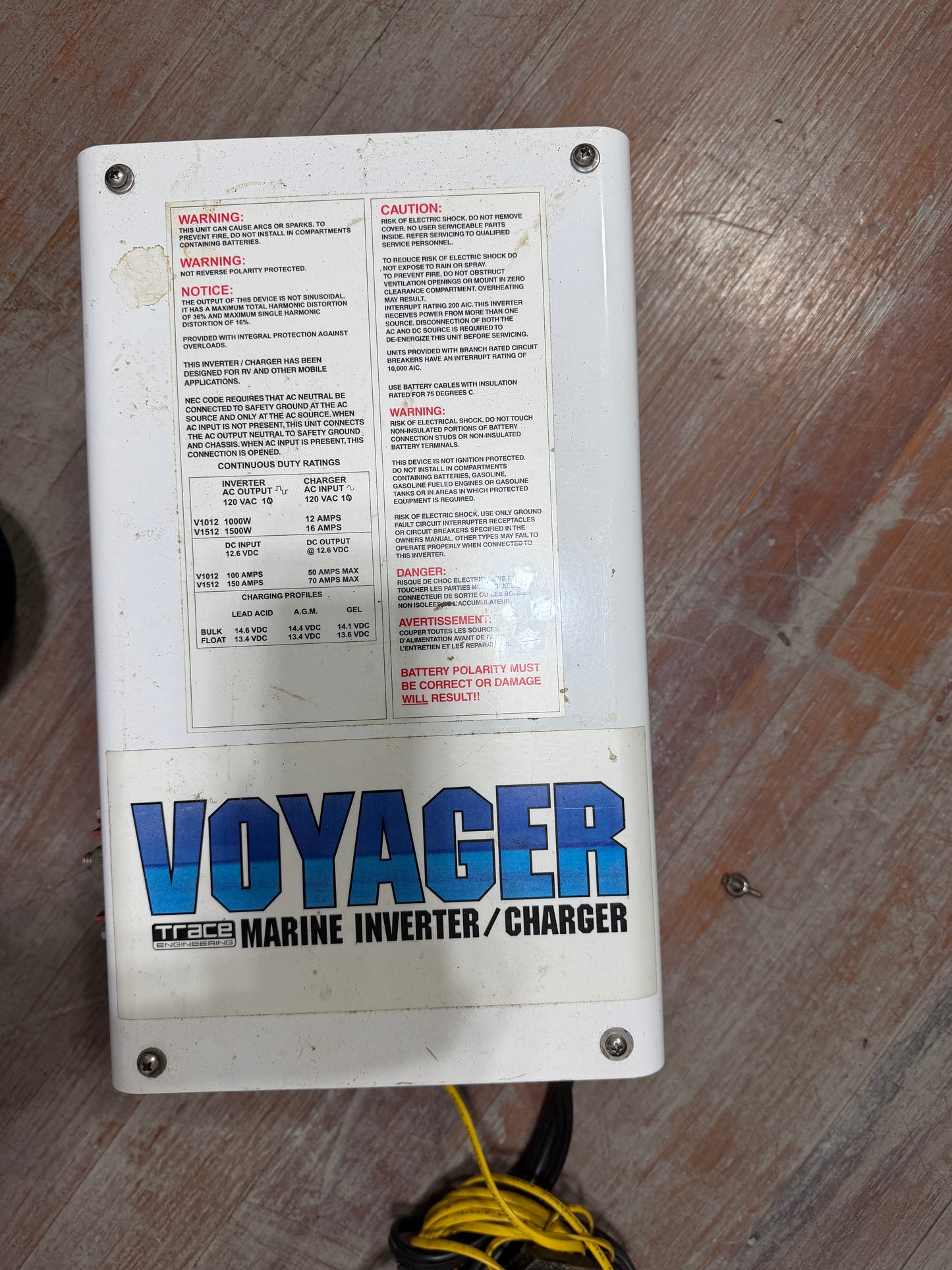 Voyager Marine Inverter/Charger Series I : MODEL V1012
