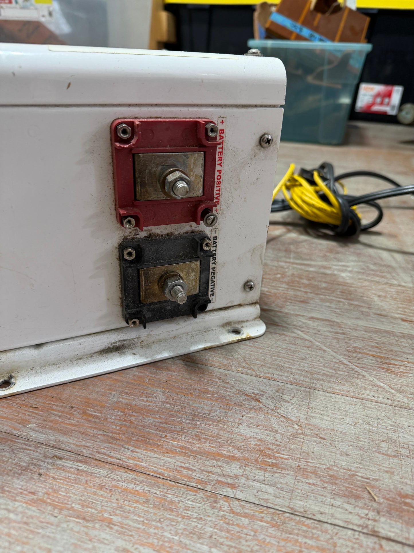 Voyager Marine Inverter/Charger Series I : MODEL V1012