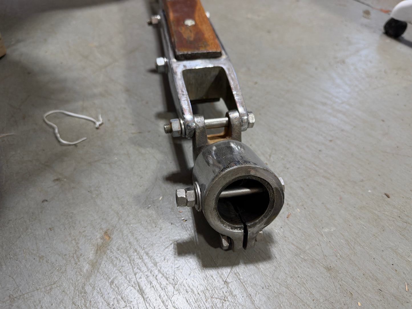 Valiant 32 Curved Tiller Handle With Hardware -- #8