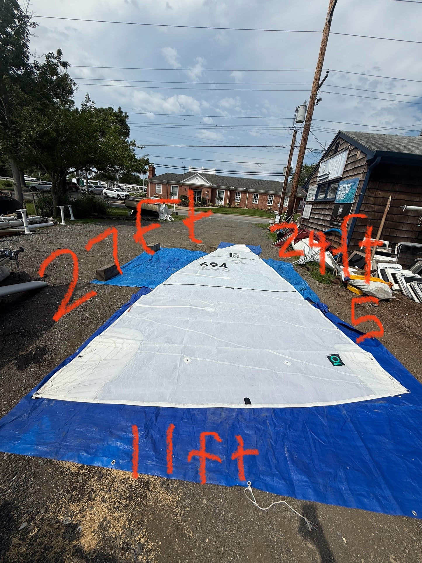 CAL 25 Quantum Main Sail -- 24' Luff x 27' Leech x 11' Foot -- LIKE NEW
