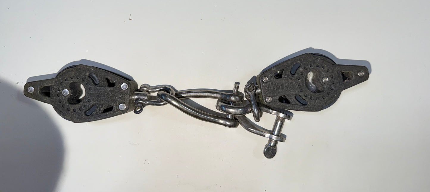 Harken 40C Single Swivel Blocks WITH Twist Shackles