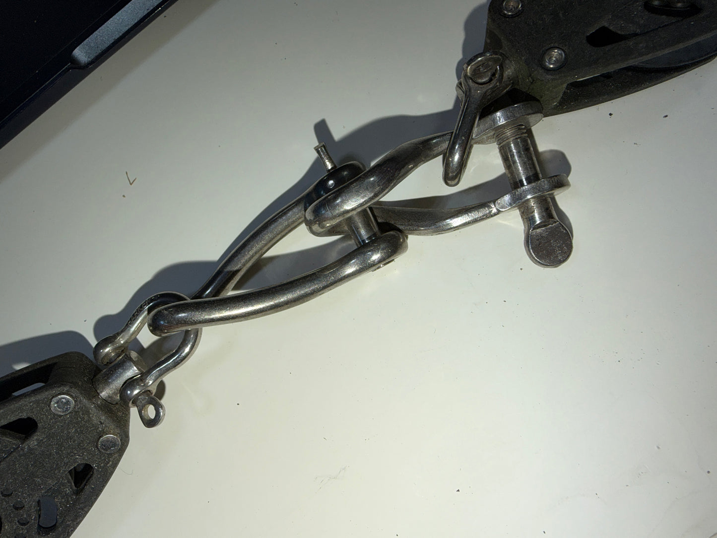 Harken 40C Single Swivel Blocks WITH Twist Shackles