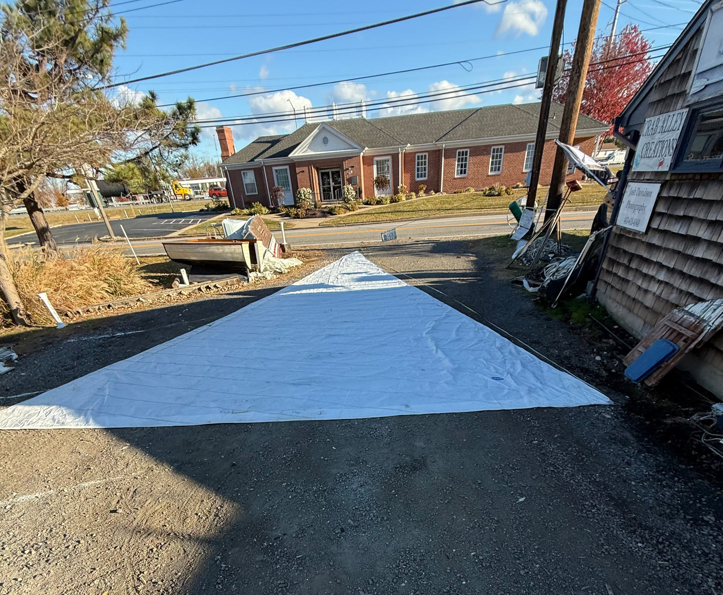 45'7 x 45'3" x 26'5" - Hood Sail