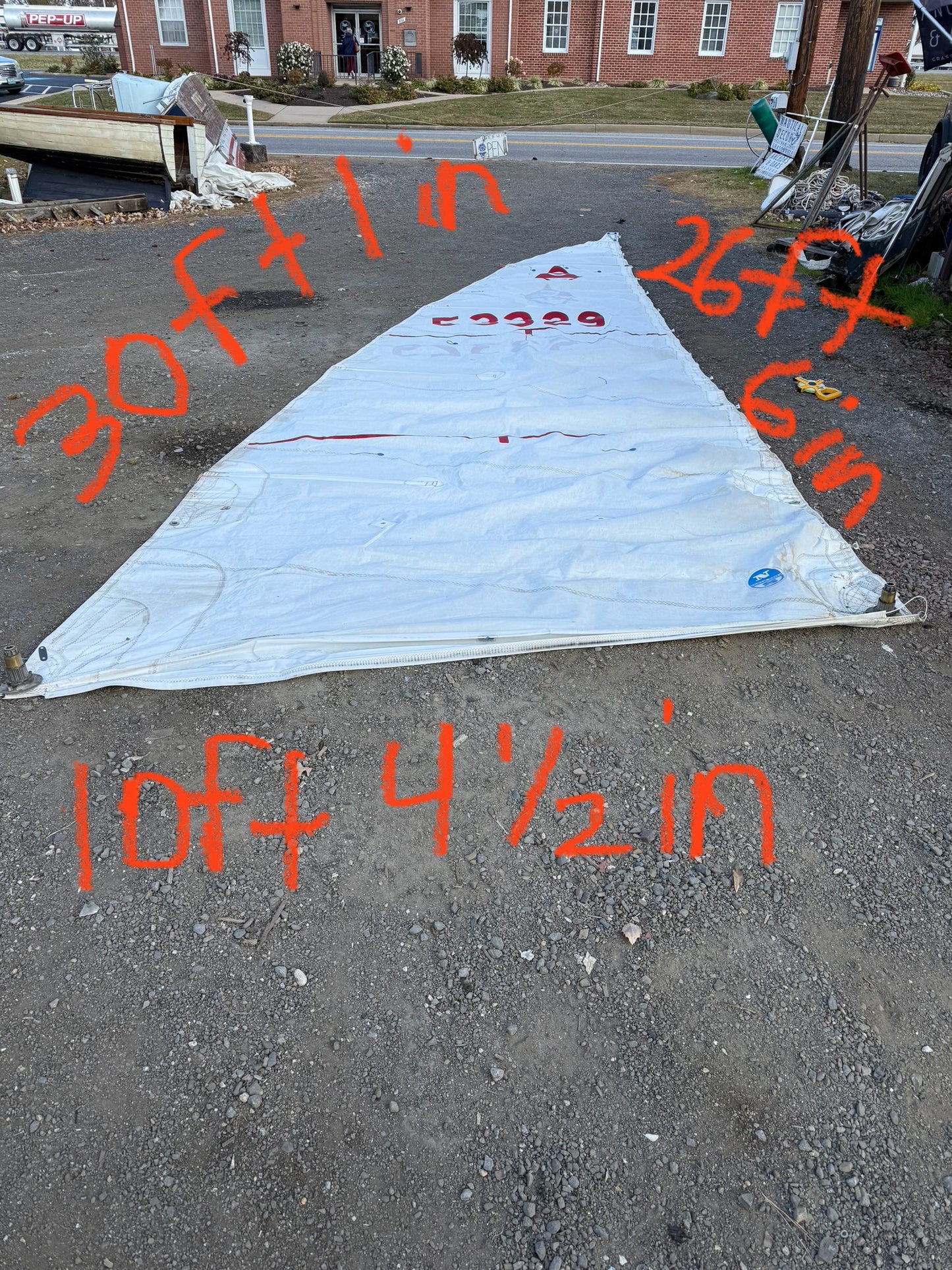 Catalina 27 Main Sail - 30'1" x 26'6" x 10'5"