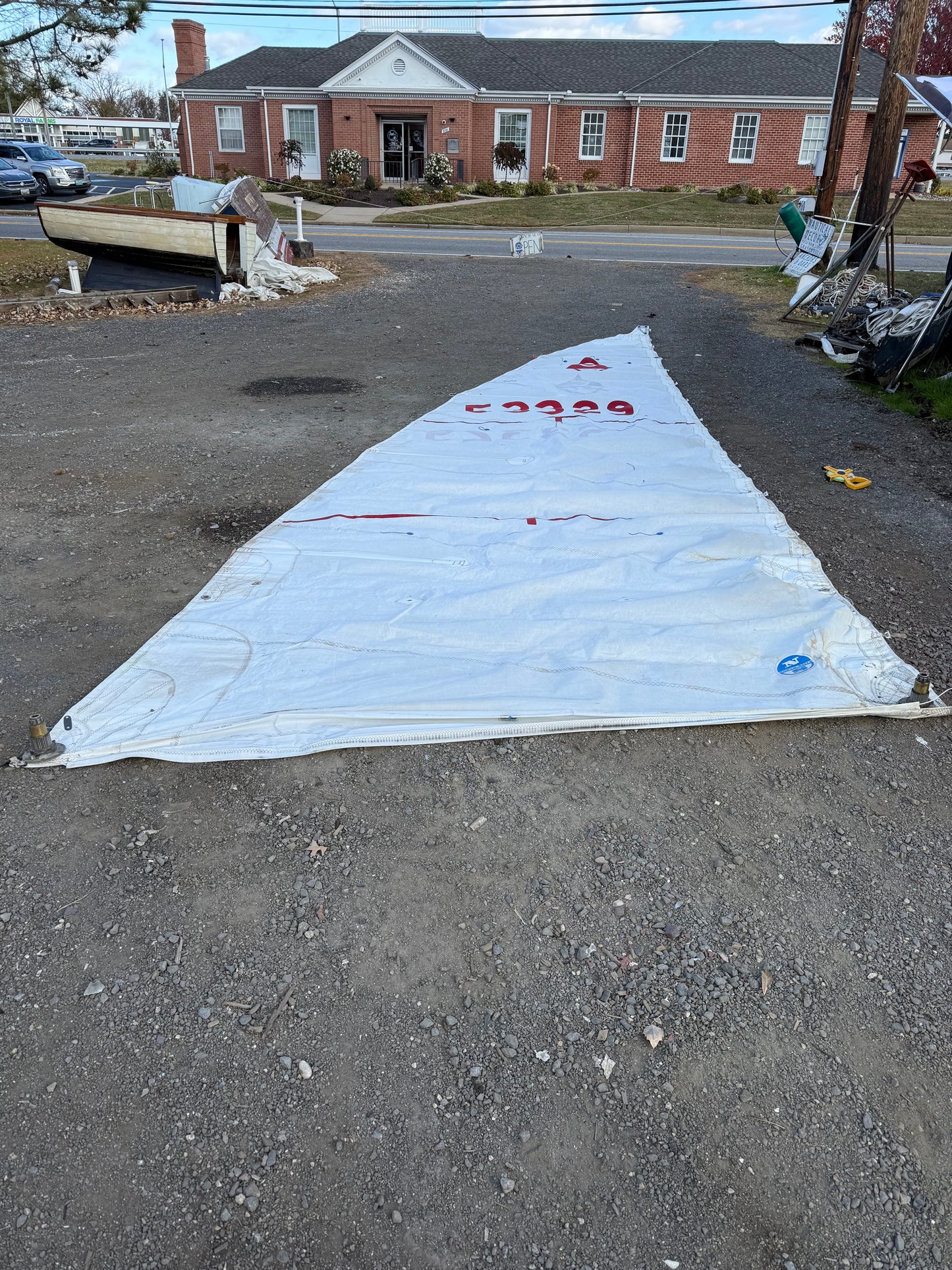 Catalina 27 Main Sail - 30'1" x 26'6" x 10'5"