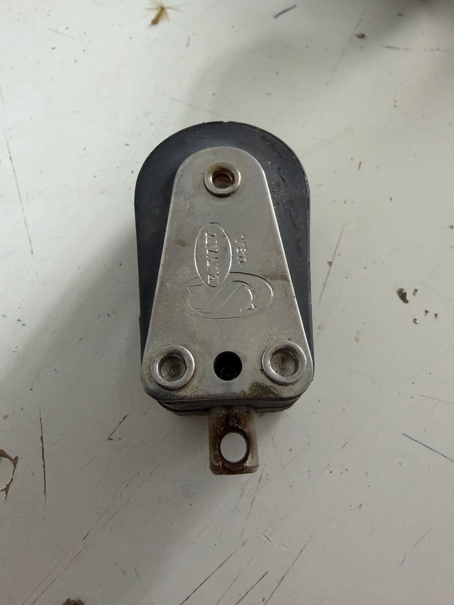 Seaway Single Swivel Block - 1 1/2" Sheave x 3/8" Line