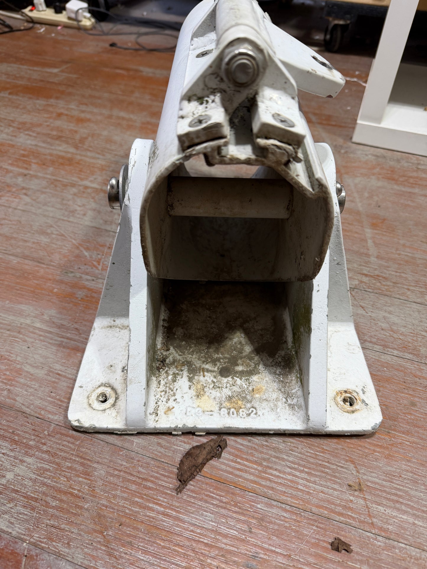 Mast Base With Gooseneck