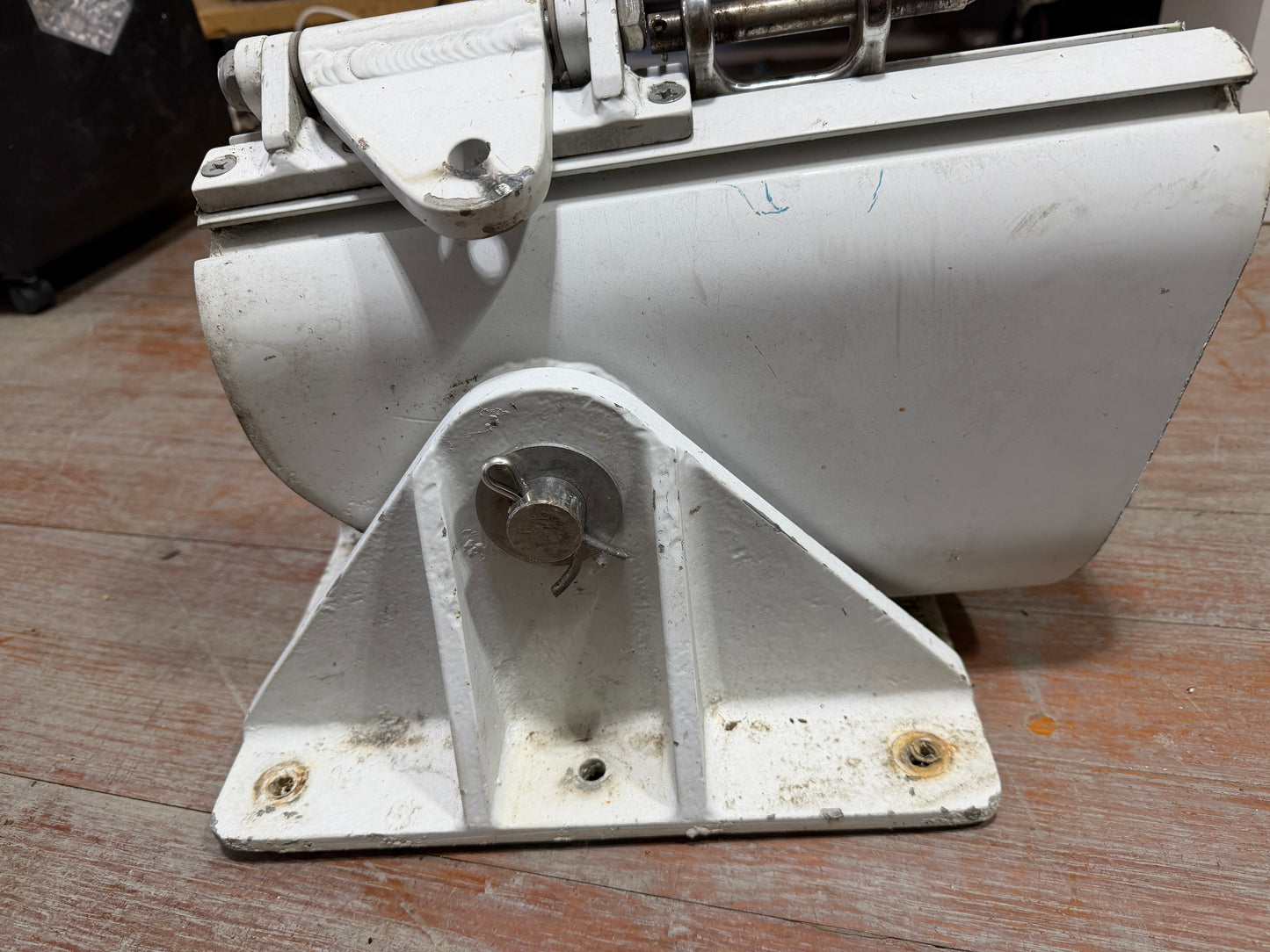 Mast Base With Gooseneck