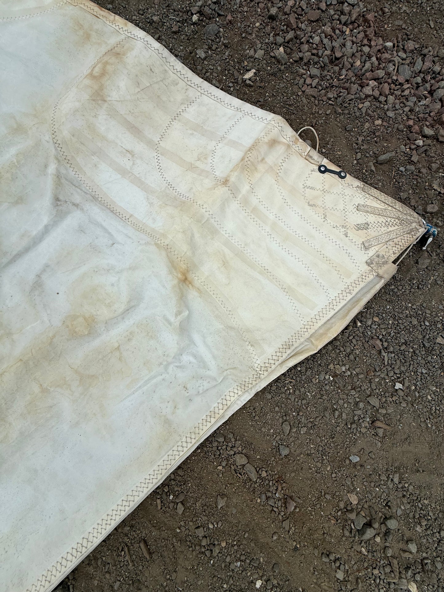 Mainsail Number 1621 - Luff 24'1" x Leech 26'7" x Foot 10'6"