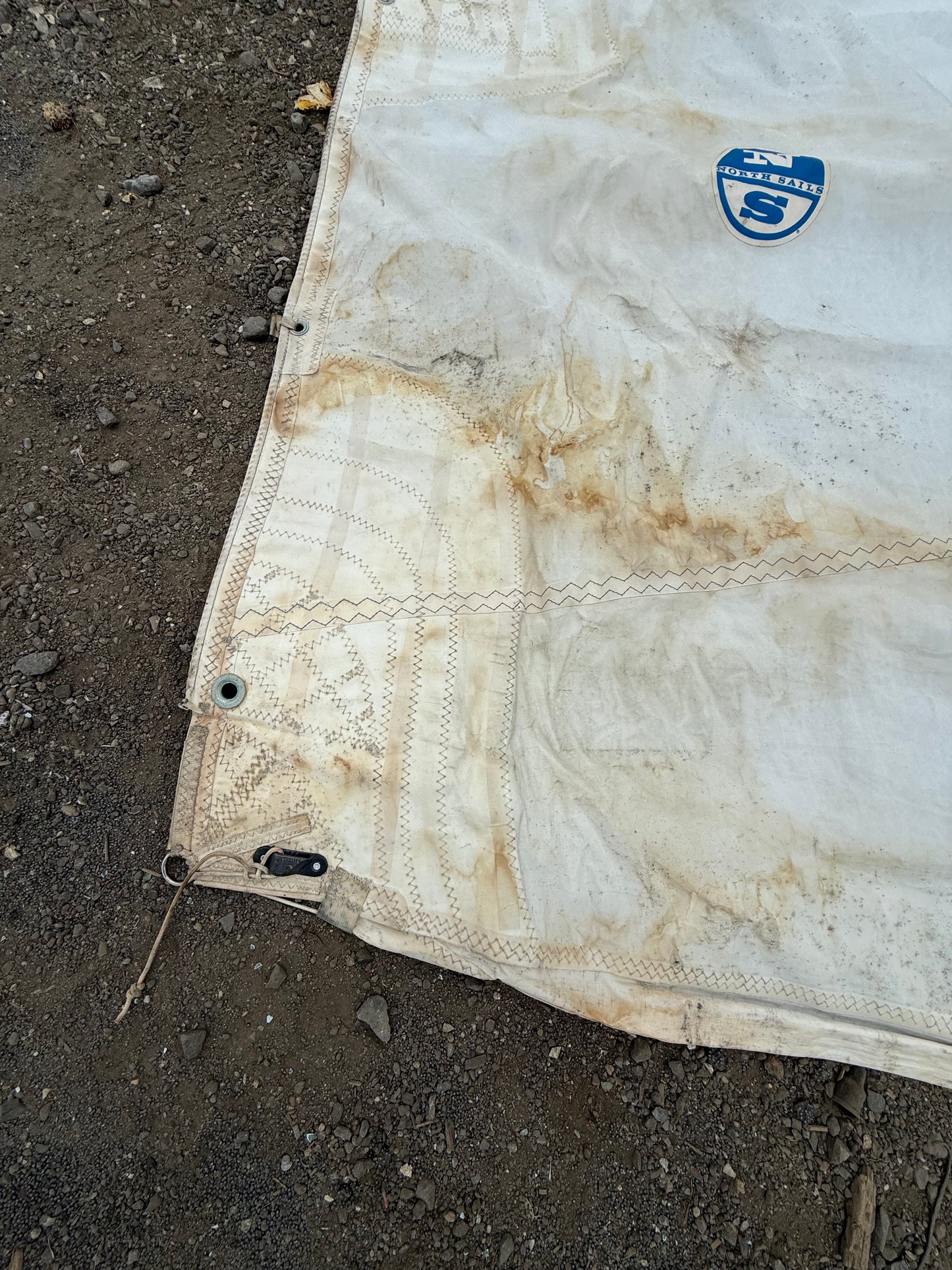 Mainsail Number 1621 - Luff 24'1" x Leech 26'7" x Foot 10'6"