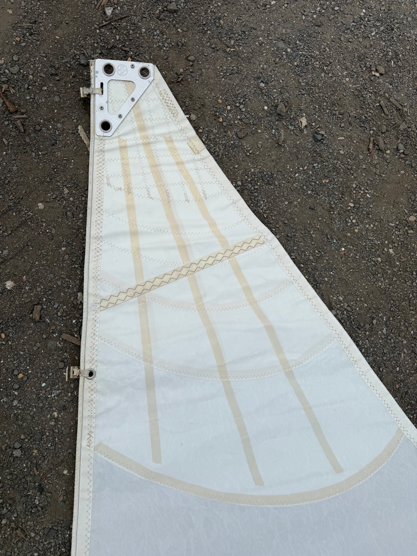 Mainsail Number 1621 - Luff 24'1" x Leech 26'7" x Foot 10'6"