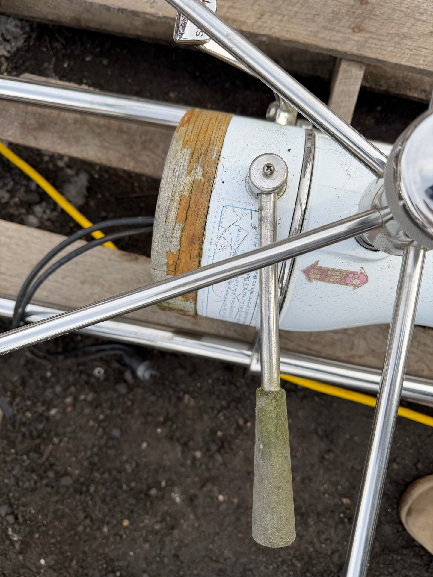 Edson Pedestal With 28" Wheel - 54" Tall Guard