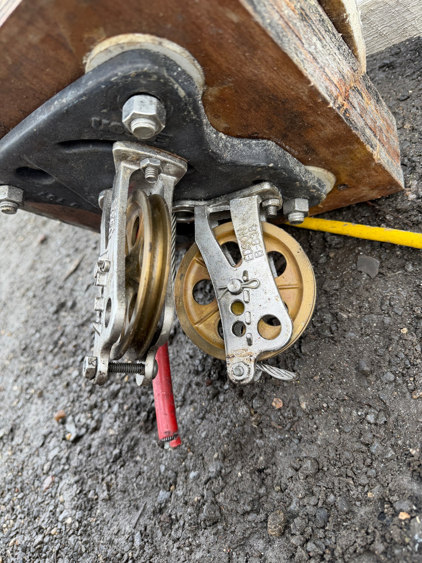 Edson Pedestal With 28" Wheel - 54" Tall Guard