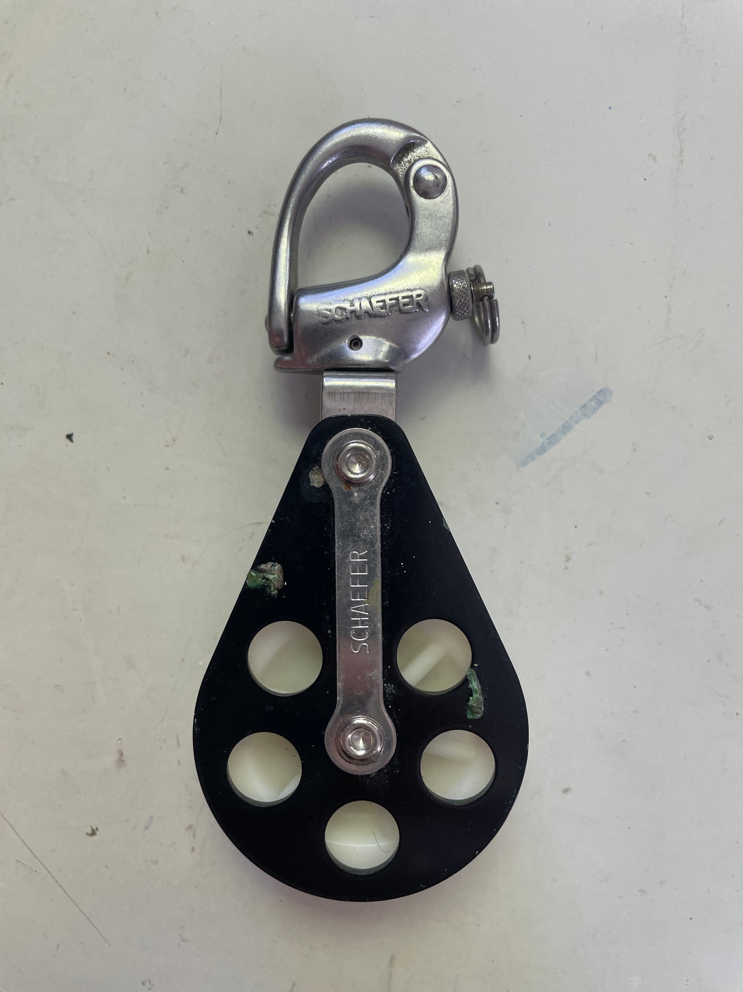 Schaefer 2” Single Swivel Block with Attached Shackle- 7/16” Line