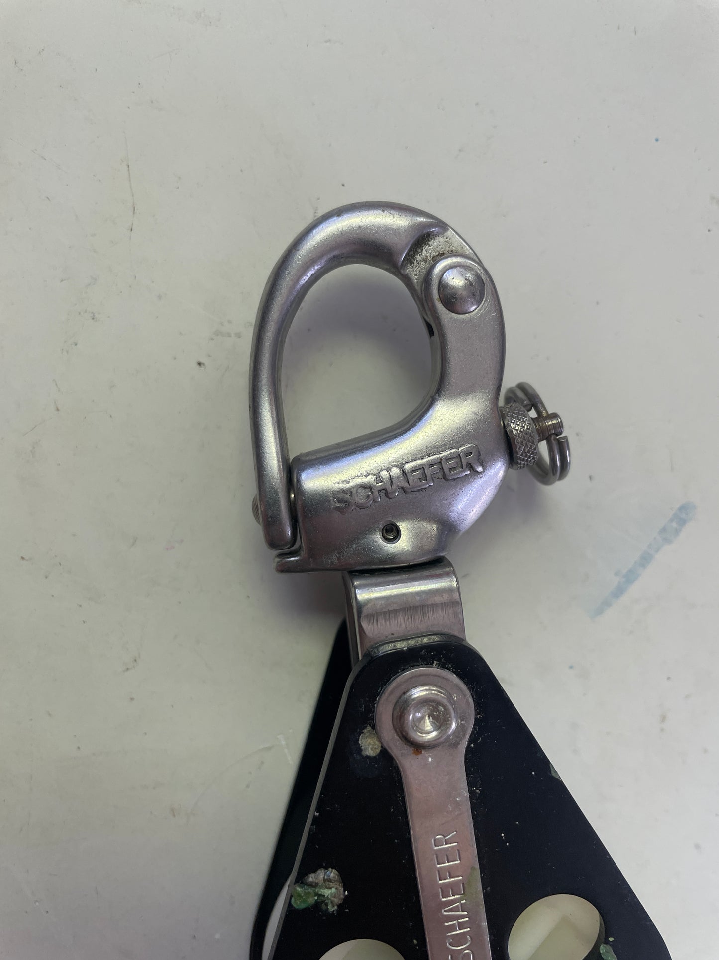 Schaefer 2” Single Swivel Block with Attached Shackle- 7/16” Line