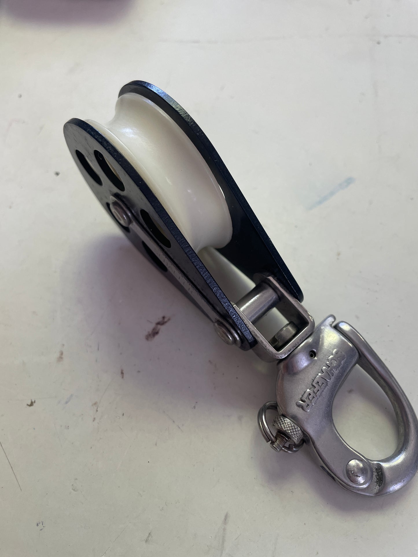 Schaefer 2” Single Swivel Block with Attached Shackle- 7/16” Line