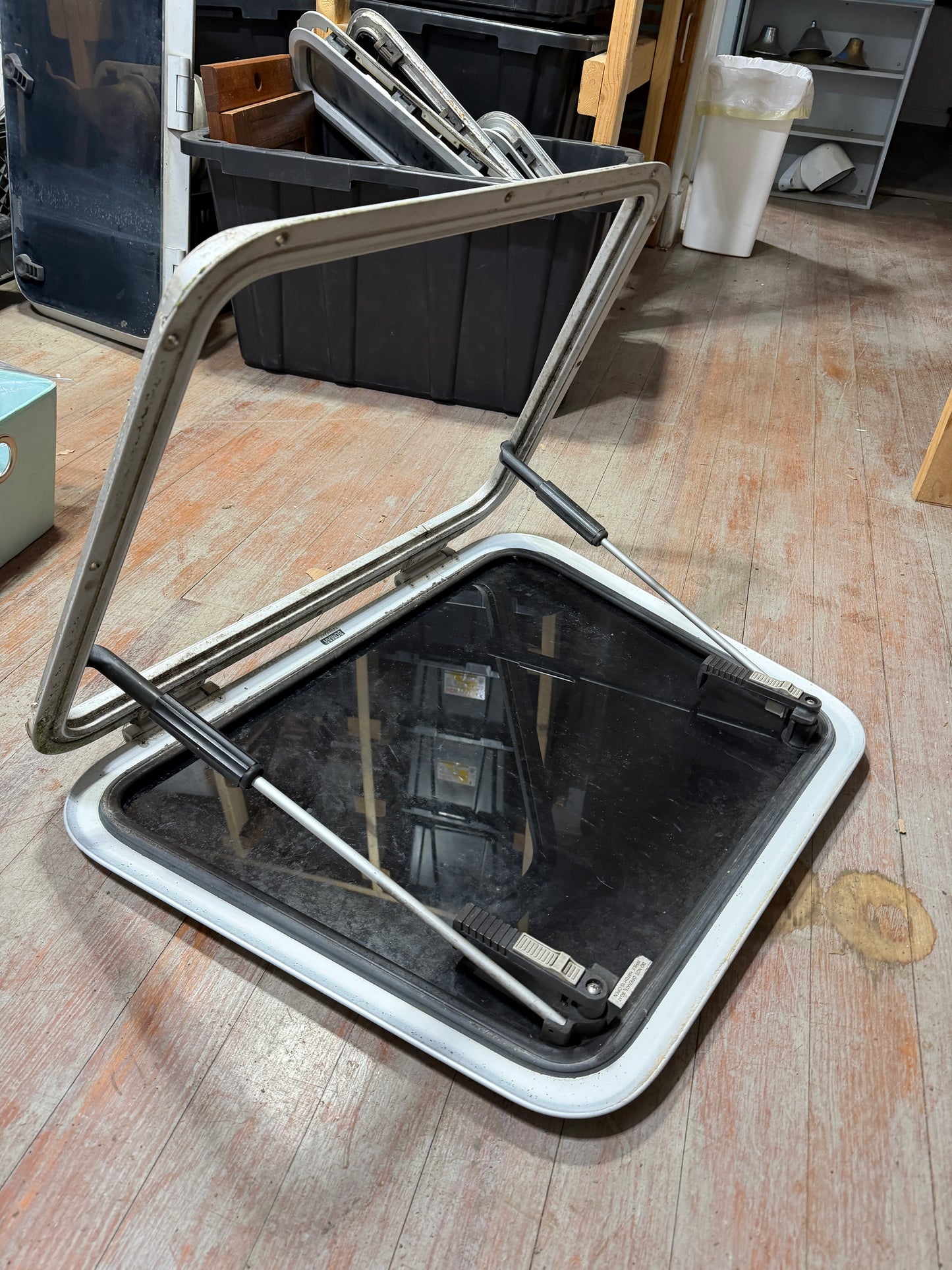 Bomar Hatch - Catalina Morgan 38 - ID: 20 1/4" Wide Short Side x 25 3/8" Wide Long Side x 19 1/4" Long