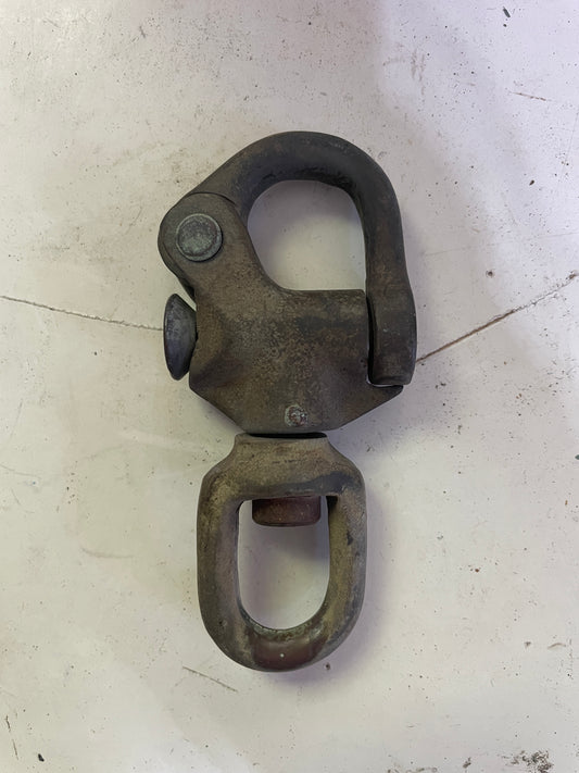Vintage Bronze Swivel Bail Shackle - 1/2” Eye