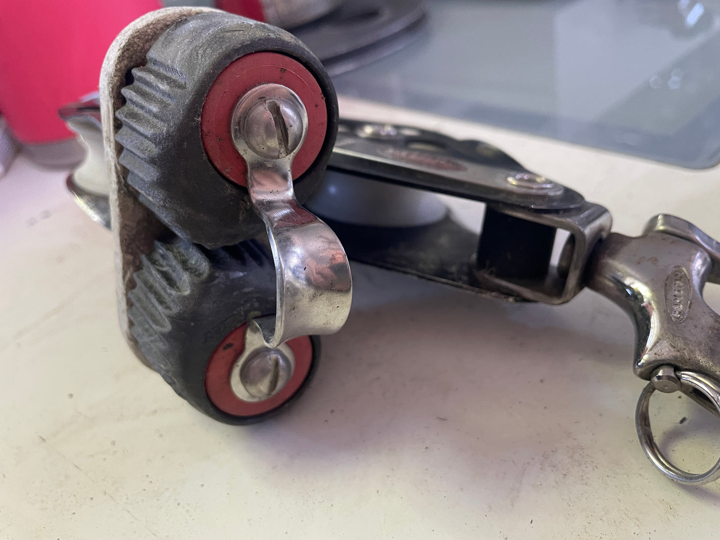 Ronstan Fiddle With Attached Shackle RF1174 & Cam Cleat - 9/16” Line