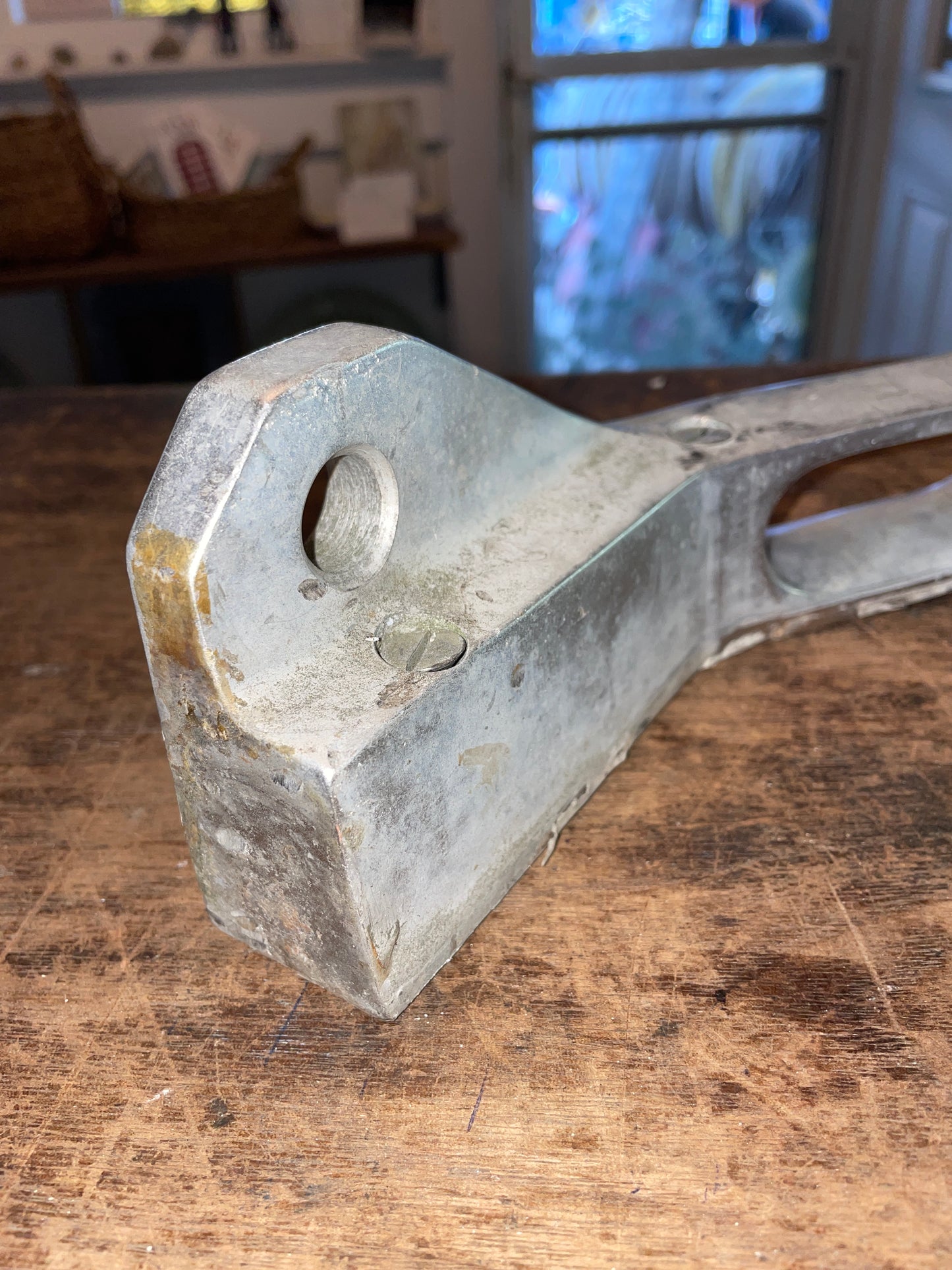 Angled Chock Rear In Rail Guide- Sabre 42