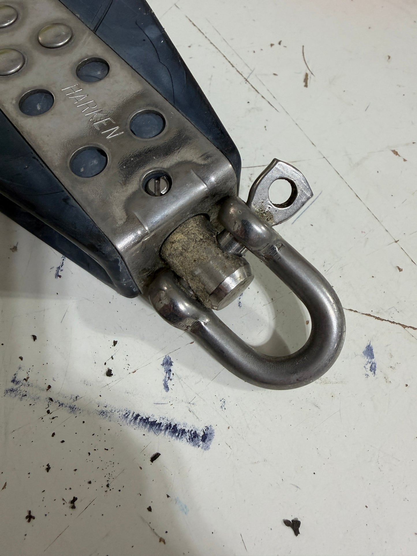 Large Harken 3" Swivel Block With Shackle - 5/8" Line