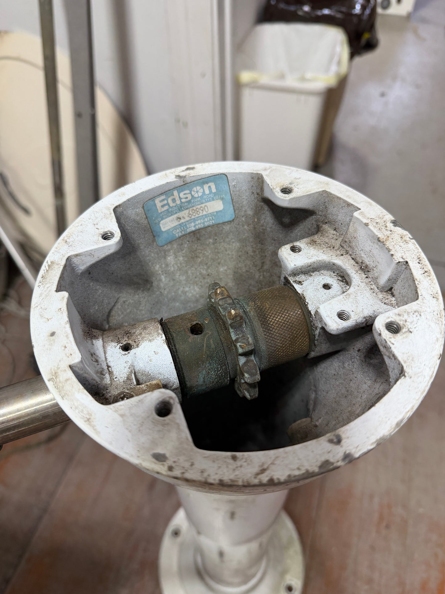 Edson Pedestal - 30" Tall - Serial Number 68890