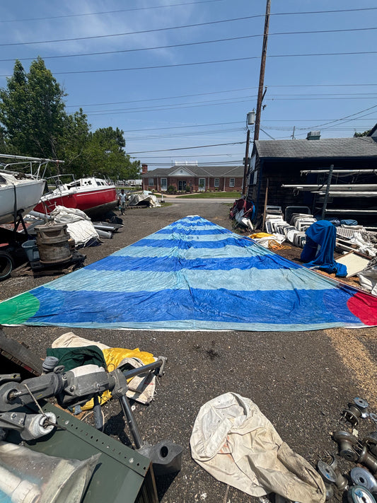 Hunter 28.5 Spinnaker - 37’10” x 30’5” x 20’4”