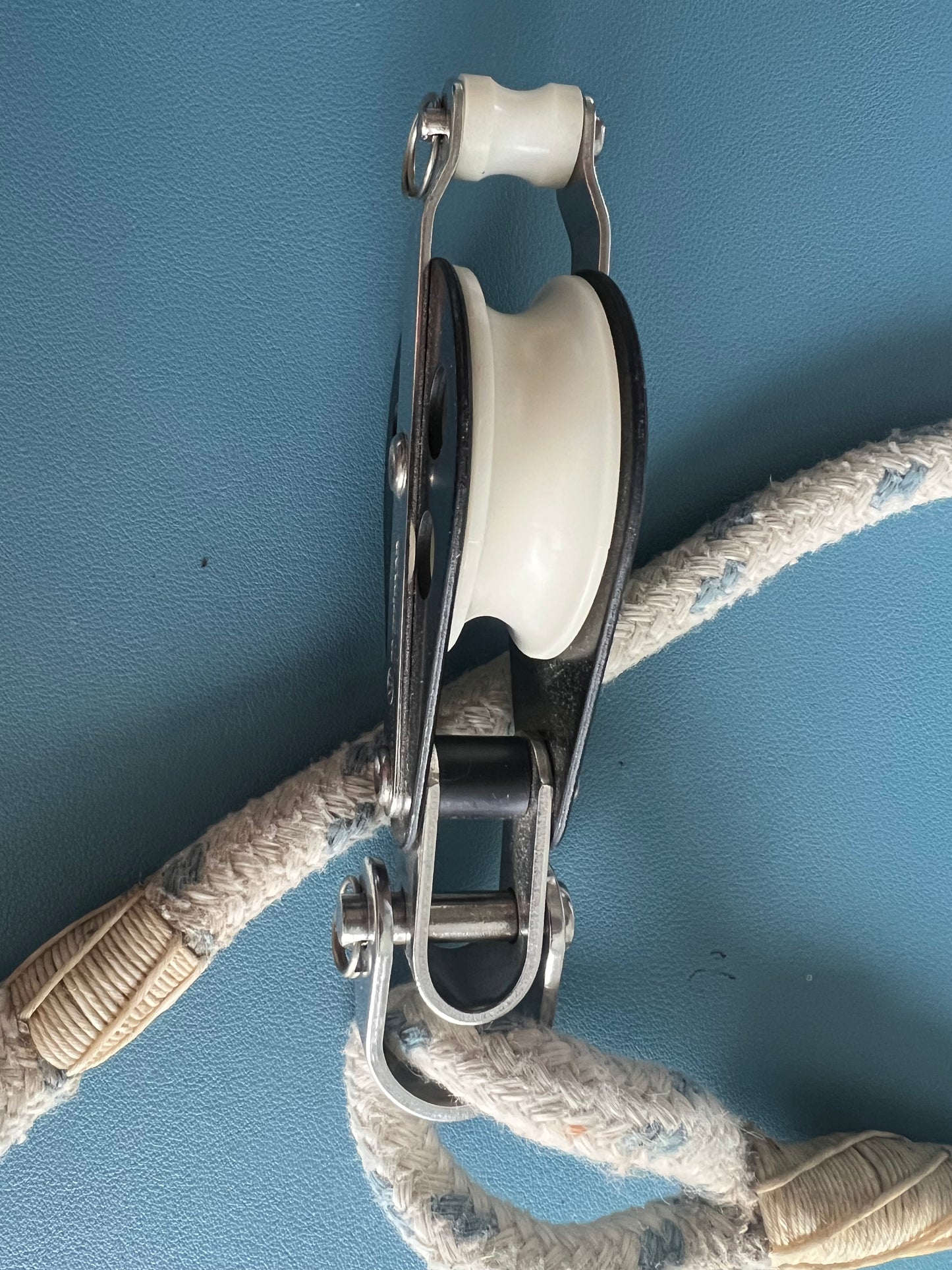 Merriman Single Block w/ Shackle, Becket & Line 