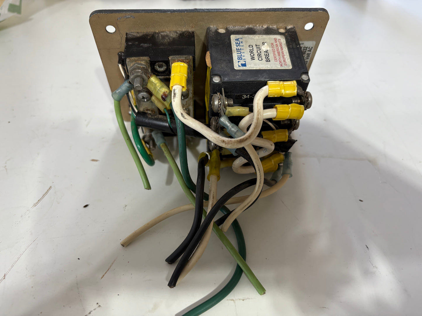 Blue Sea Systems 120 Volt AC/ 60HZ Source Selector