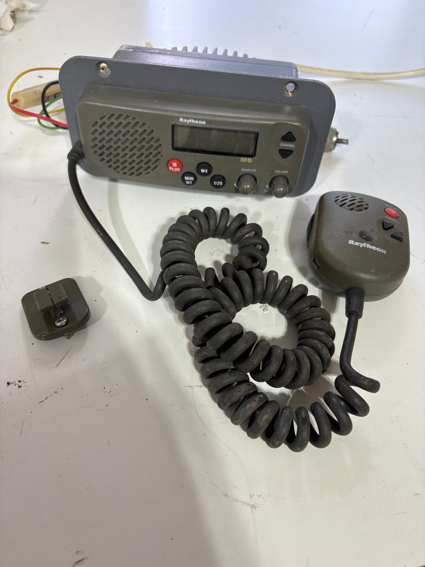 Raytheon Ray 45 Radio
