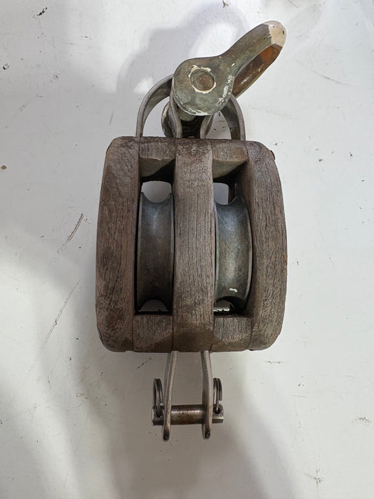 Vintage Wooden Double Block with Bow Shackle