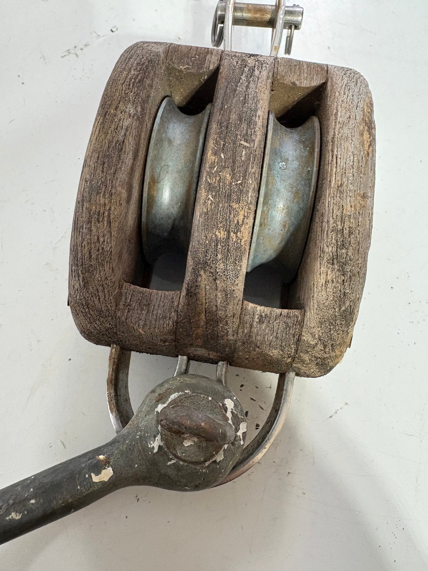 Vintage Wooden Double Block with Bow Shackle